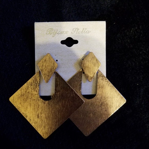 Gold color earrings - Picture 6 of 6